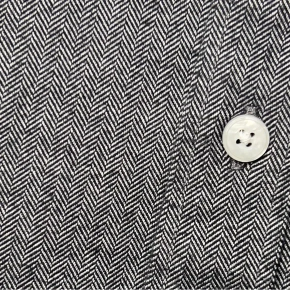 UNTUCK IT Large Slim Fit Light Flannel Chevron Gray Button Downs. 100% Cotton. - Picture 5 of 9